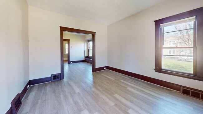 Building Photo - 800 E 157th St