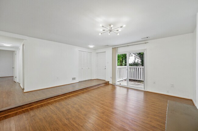 Building Photo - 12883 Cara Dr