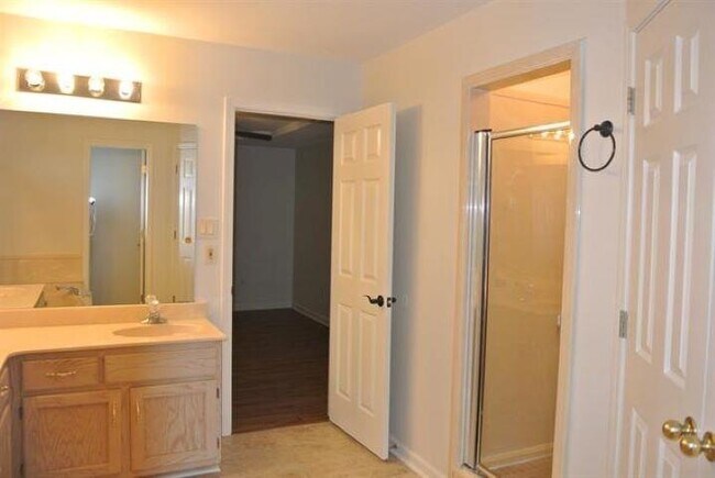 Building Photo - 3753 Oakmoor Ct
