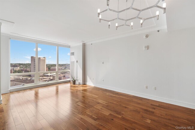 Building Photo - 5 Renaissance Square
