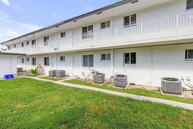 Building Photo - 330 W Camino Real