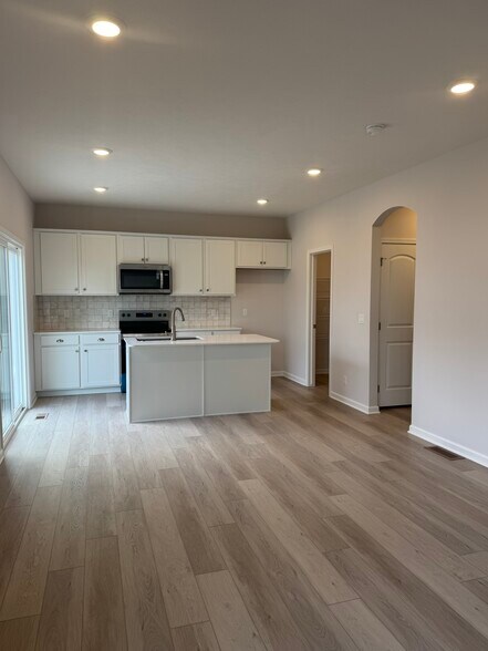 Building Photo - 9505 S 181st St