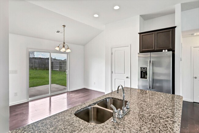Building Photo - 3 bedroom 2 bath home for rent!