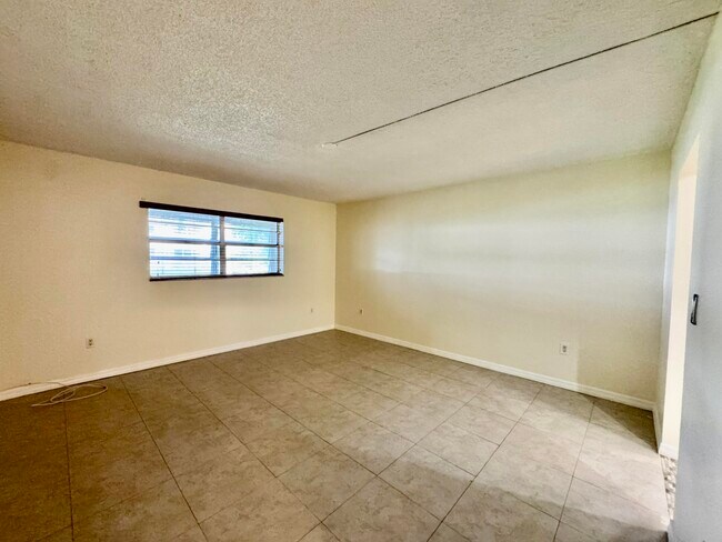 Building Photo - 6507 Winfield Blvd