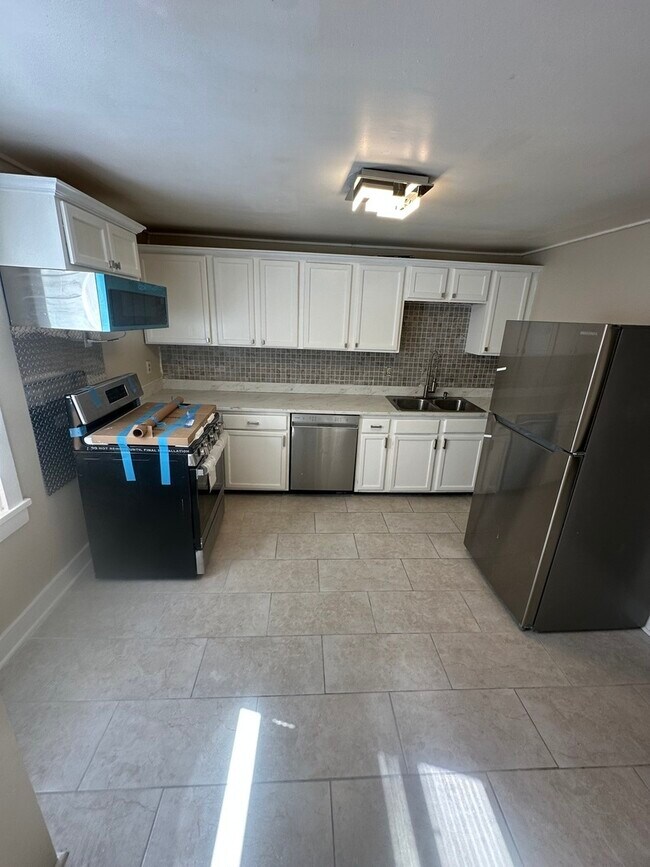 Building Photo - 554 W Station St