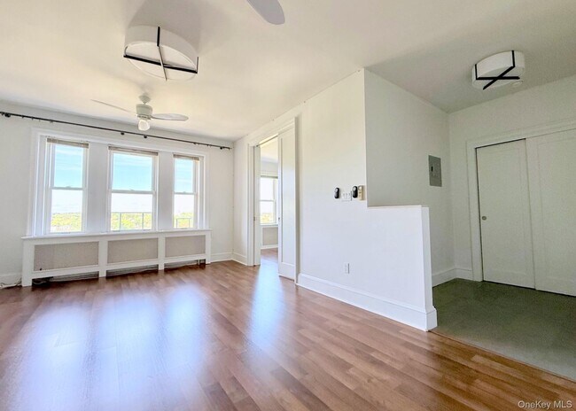Building Photo - 490 Bleeker Ave