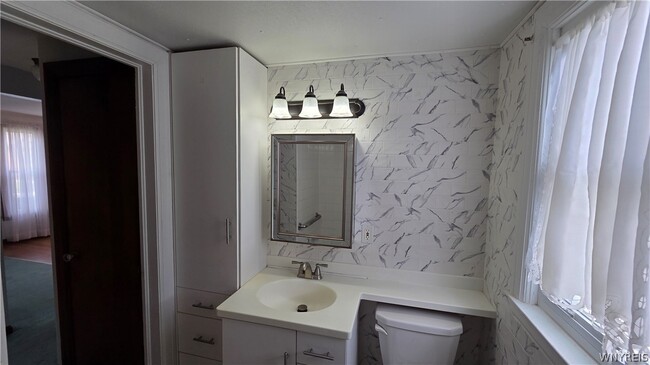 Building Photo - 1 Cresthaven Dr