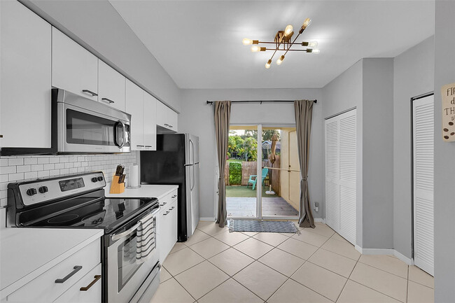 Building Photo - 5400 Jubilee Way