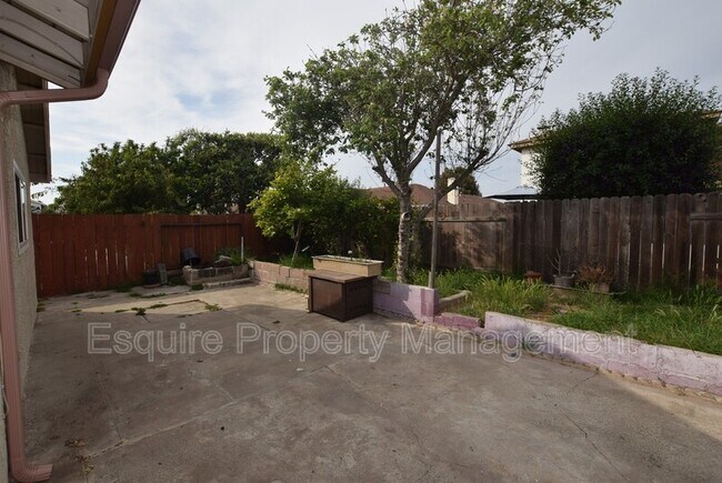 Building Photo - 3701 Taffrail Ln