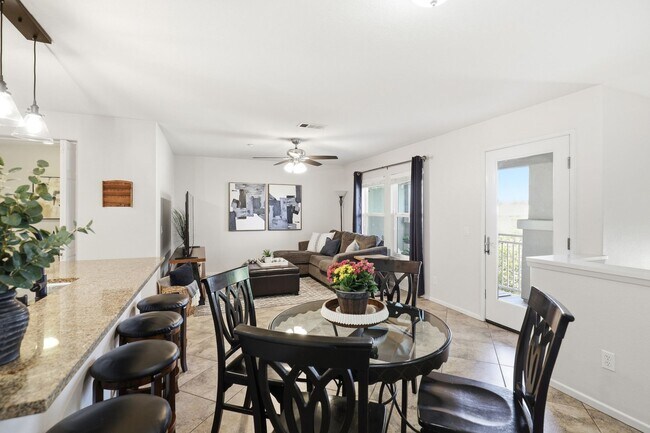 Building Photo - Point Loma, "The Bay" 2 bed 2 Bath Townhome now available! Amazing amenities, don't miss out
