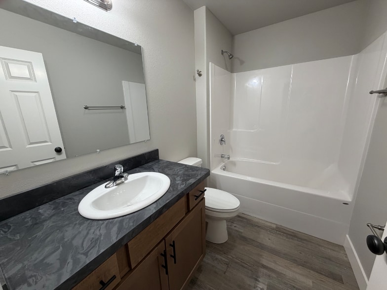 Building Photo - 1331 Lynn Ave