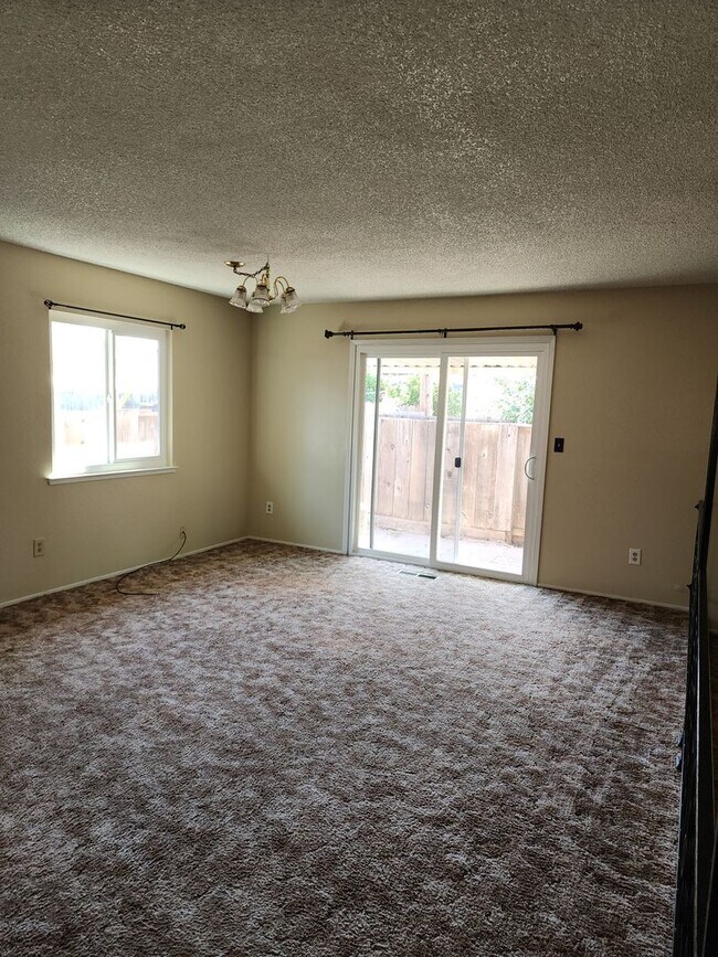 Building Photo - K1329-1331RA