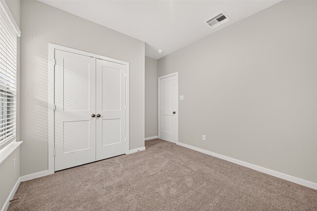 Building Photo - 4042 Bay Ct