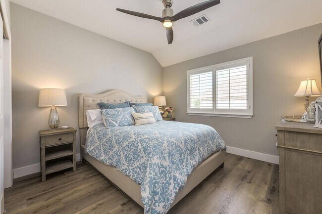 Building Photo - 12727 Cloud Mountain Crossing