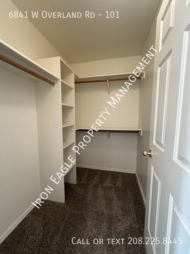 Building Photo - 6841 W Overland Rd