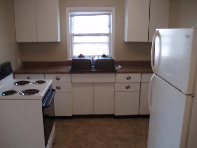 Building Photo - 922 Melvin Court # 2