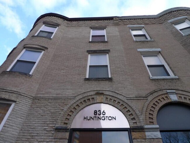 Building Photo - 842 Huntington Ave