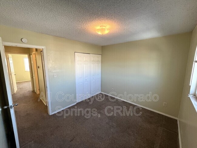 Building Photo - 1010 Mazatlan Cir