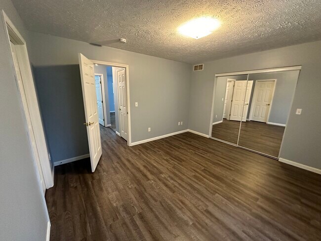 Building Photo - 505 Harriet Ct