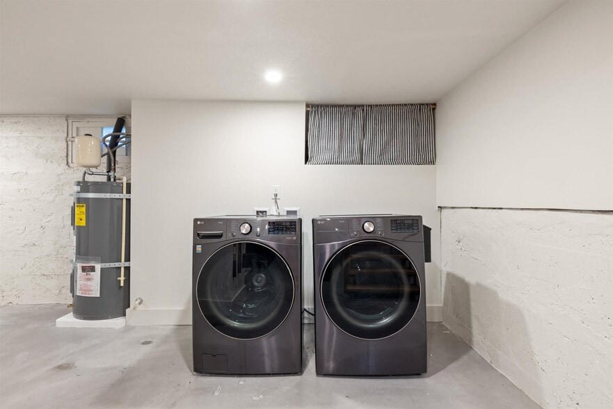 Building Photo - 711 W 24th St