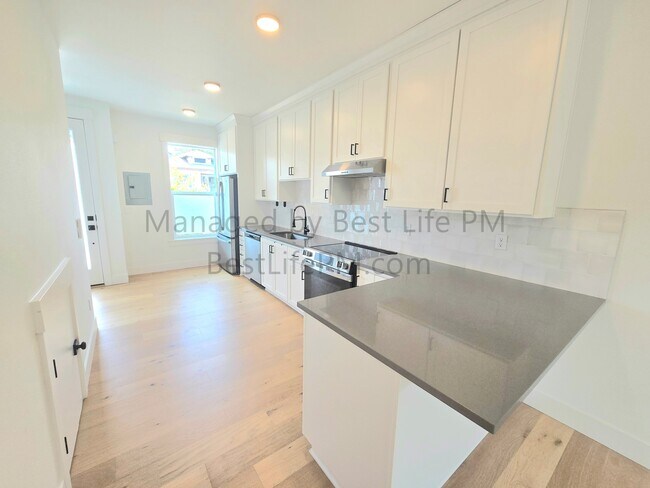 Building Photo - 310 NE 58th Ave