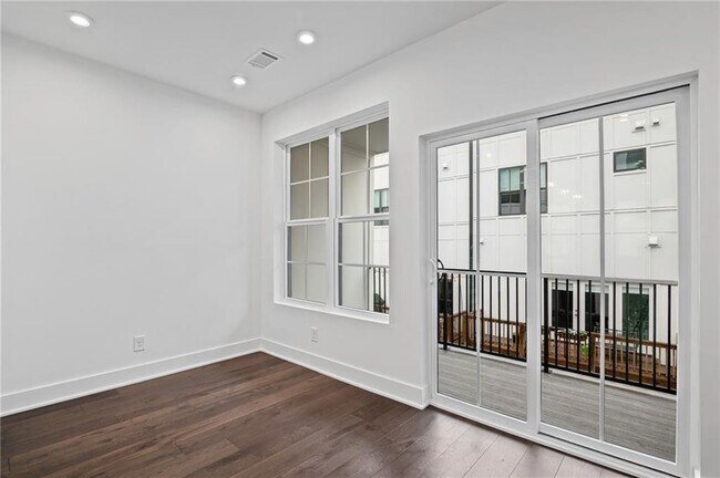 Building Photo - 201 New St