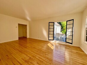 Building Photo - Sun-Filled 2-bed 1-bath Second Floor short...