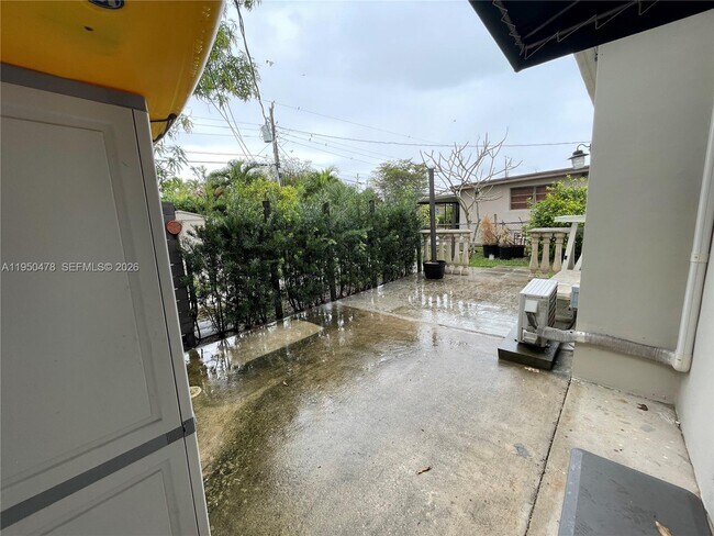 Building Photo - 2342 SW 128th Ave