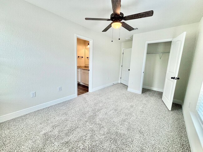 Building Photo - 5031 Peach Dr