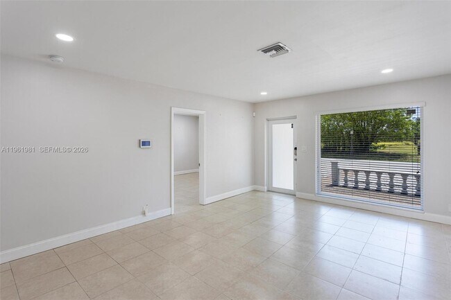 Building Photo - 3241 NE 17th Ave