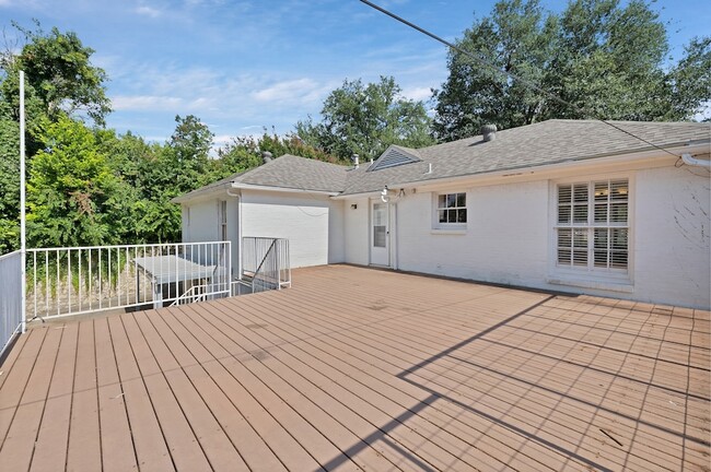 Building Photo - 3414 Westcliff Rd S