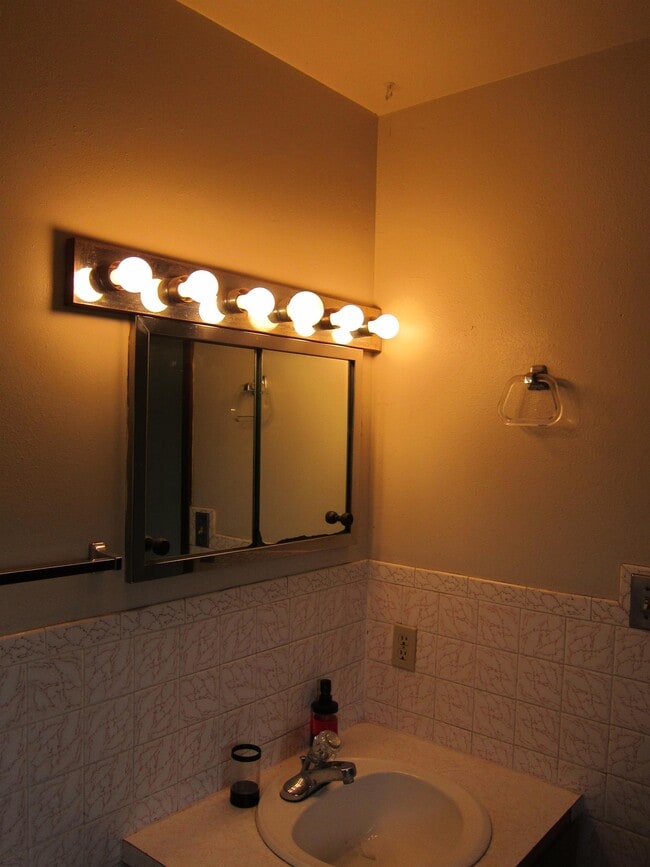 Building Photo - 16868 W 14th Pl