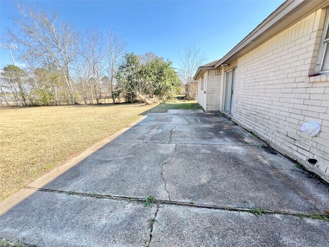 Building Photo - 303 Brigadoon Ln