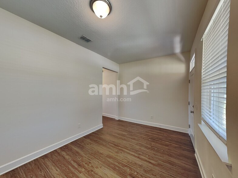 Building Photo - 242 Crestrun Loop