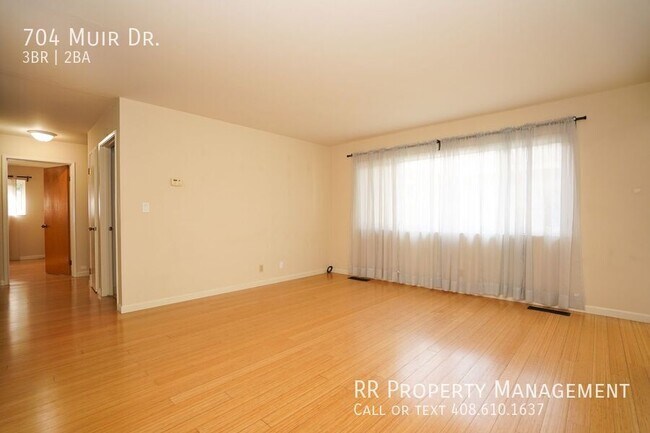 Building Photo - 704 Muir Dr