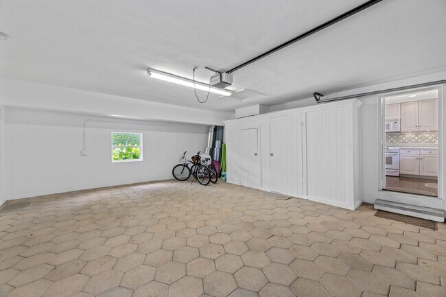 Building Photo - 119 Seagate Rd