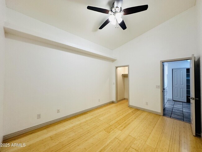 Building Photo - 2110 E Enrose Cir