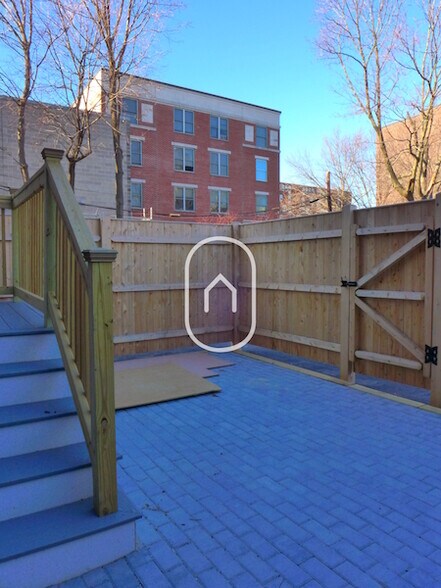 Building Photo - 33 Lenox St