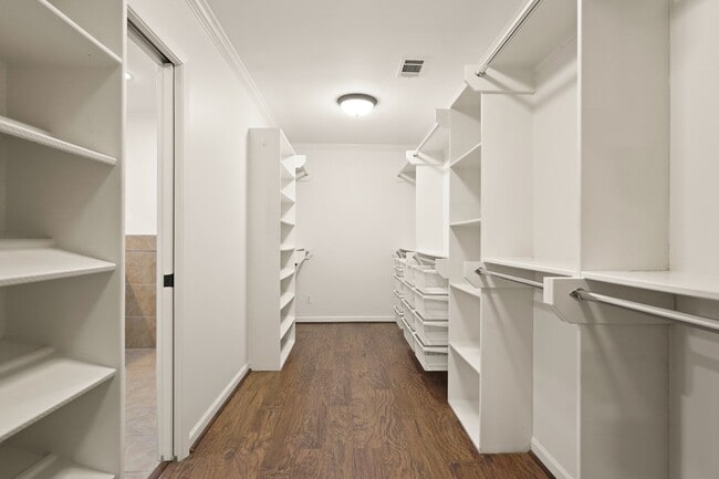 Building Photo - 4526 Benning Dr