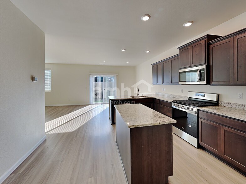 Building Photo - 1311 W 15th Ave