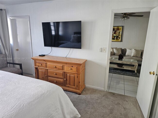 Building Photo - 215 SE 3rd Ave