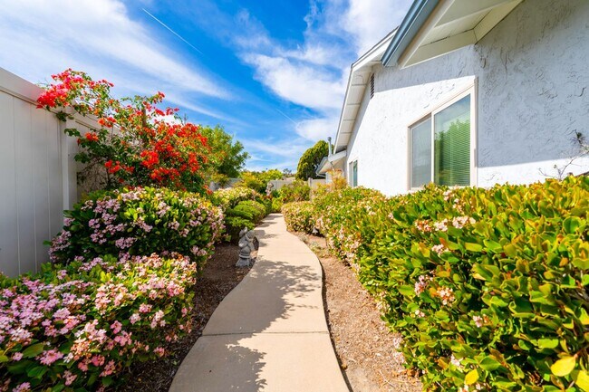 Building Photo - 6415 Lochmoor Dr