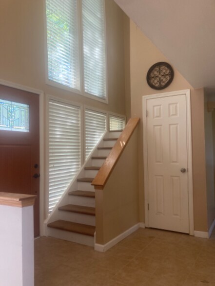 Building Photo - 216 Cypress Cir