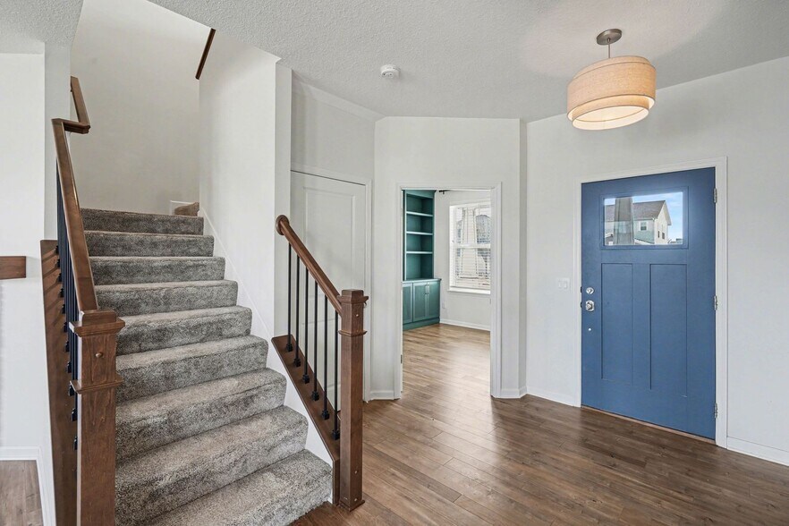 Building Photo - 5465 Annapolis Ln N