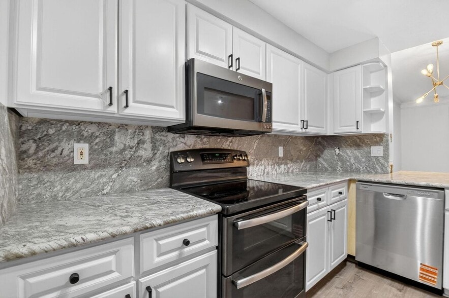 Primary Photo - 2032 Alta Meadows Ln