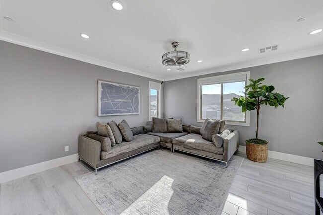 Building Photo - Distinctive Fully Furnished Estate in The Canyons!