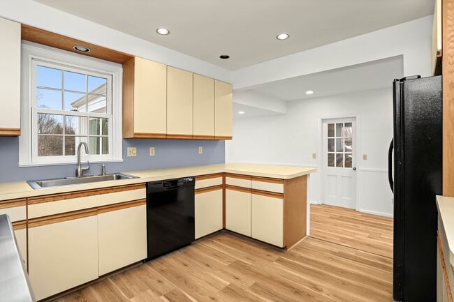 Building Photo - 148 Old Mill Rd