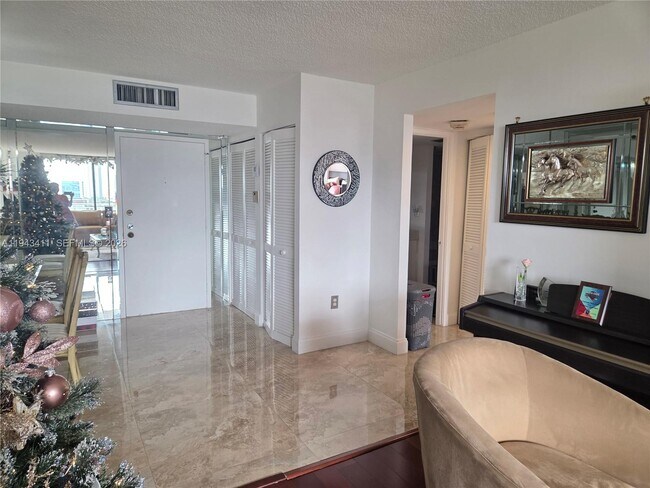 Building Photo - 210 174th St