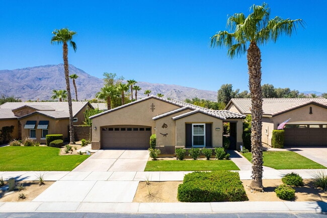 Building Photo - 60661 Juniper Ln