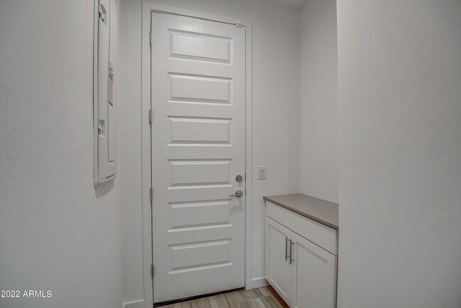 Building Photo - 4655 S Vapor